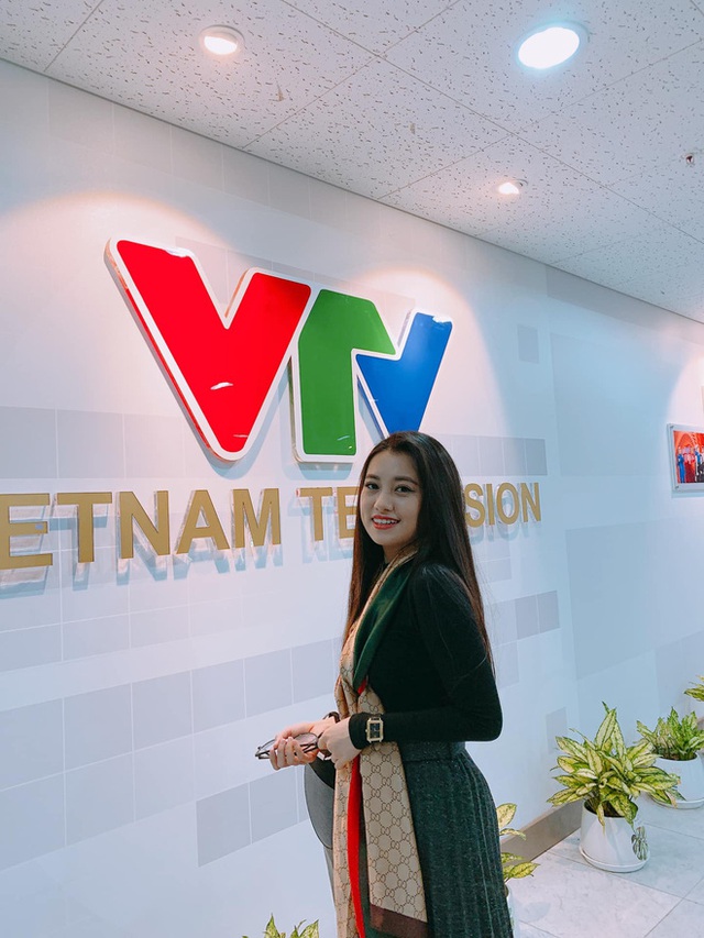 Chị Ong Vàng của 10 Vạn Câu Hỏi Vì Sao 9 năm trước: Giờ đã trưởng thành thế này lại còn tốt nghiệp trường đỉnh, công việc hiện tại đáng mơ ước - Ảnh 4. Chị Ong Vàng của 10 Vạn Câu Hỏi Vì Sao 9 năm trước: Giờ đã trưởng thành thế này lại còn tốt nghiệp trường đỉnh, công việc hiện tại đáng mơ ước - Ảnh 4.