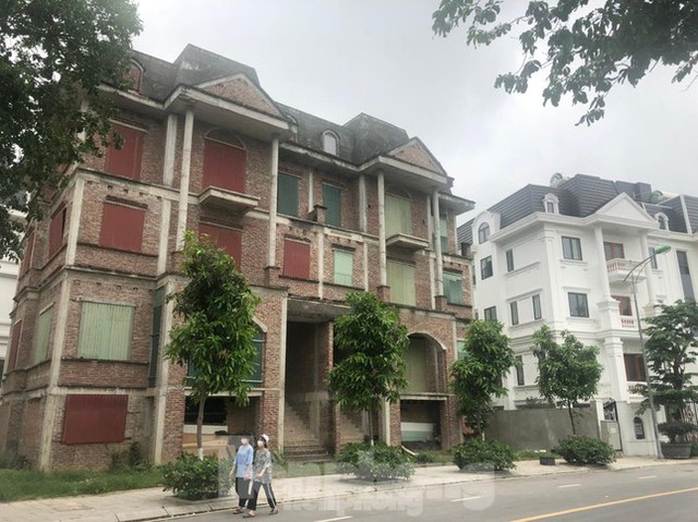  Điểm mặt các khu biệt thự triệu đô bỏ hoang ở Hà Nội trước đề xuất đánh thuế  - Ảnh 8.
