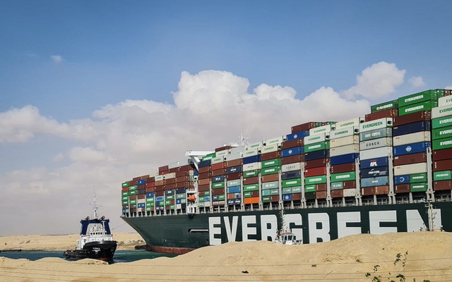 Chỉ riêng vụ Ever Given kẹt ở Suez đã khiến cho lượng container bị thiếu hụt gia tăng (khoảng 20.000 TEUs).