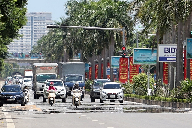 Hà Nội mát mẻ chưa được bao lâu, nắng nóng gay gắt đã lăm le quay trở lại - Ảnh 1.