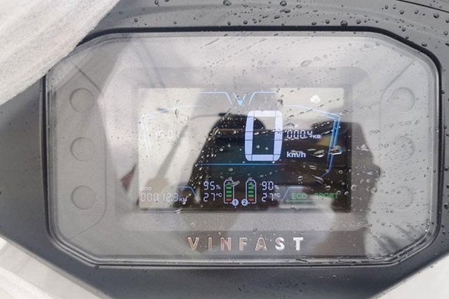  Chiếc xe máy điện đời mới của VinFast đi được quãng đường trên 100km nếu sạc đầy? - Ảnh 3.