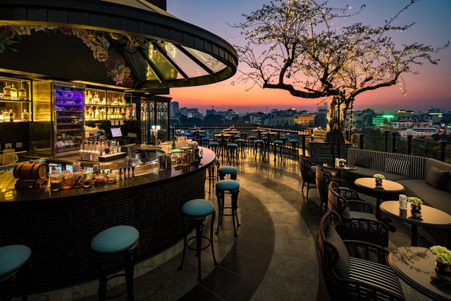 Mê mẩn ngắm 4 khách sạn trong khu phố cổ Hà Nội được hàng triệu du khách bình chọn là nơi có tầng thượng đẹp nhất thế giới - Ảnh 3.