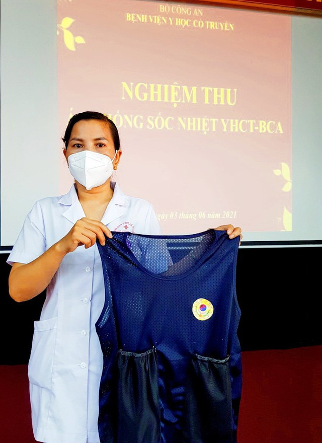  Phát minh vừa rẻ vừa tiện giúp các y bác sỹ ở Bắc Giang chống cái nóng cháy da thịt - Ảnh 1.