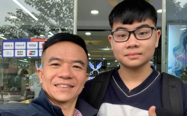 Anh Nguyễn Đức Hùng (trái) và con trai Nguyễn Đức Hà Phan
ẢNH: FB NHÂN VẬT