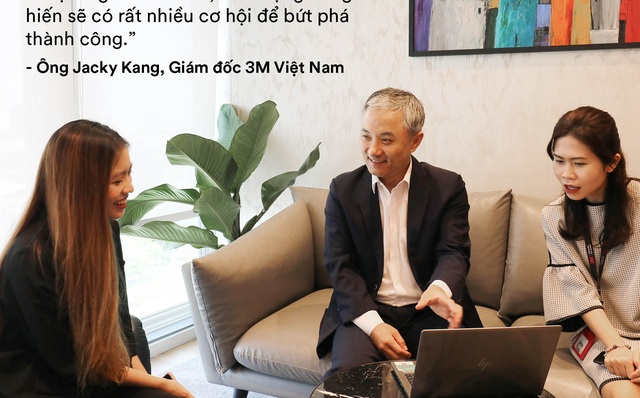 Ông Jacky Kang - Giám đốc 3M Việt Nam đang đối thoại với các nhân sự trẻ của doanh nghiệp.