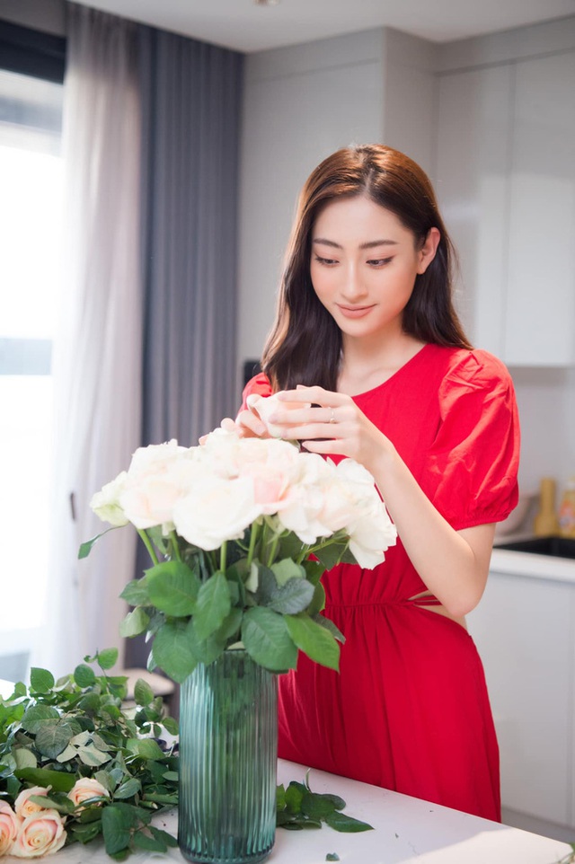  Hoa hậu Lương Thuỳ Linh khoe căn penthouse mới tậu ở tuổi 21, vị trí đắc địa bao trọn góc view đắt giá nhất Hà Nội - Ảnh 3.