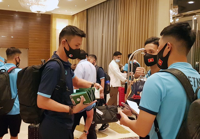 Cận cảnh nơi ăn chốn ở siêu sang, xịn của đội tuyển Việt Nam tại Dubai - Ảnh 2.