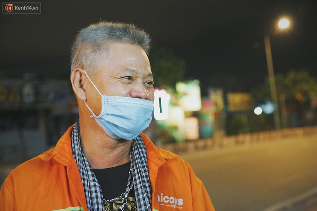  Người vô gia cư lay lắt trong đêm đầu Sài Gòn giãn cách: Con không có nhà, tối con ra Cầu Mống mà ngủ - Ảnh 11.