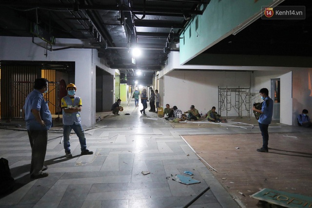 Toàn cảnh bên trong Thuận Kiều Plaza đang thi công chuyển đổi thành bệnh viện dã chiến 1.000 giường bệnh - Ảnh 9.