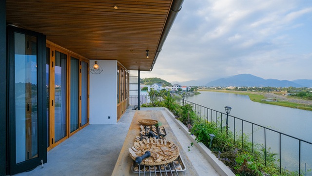  Nhà ven sông siêu chill với kiến trúc nhiệt đới, mê nhất là khu giếng trời xanh mát đến lịm người  - Ảnh 24.