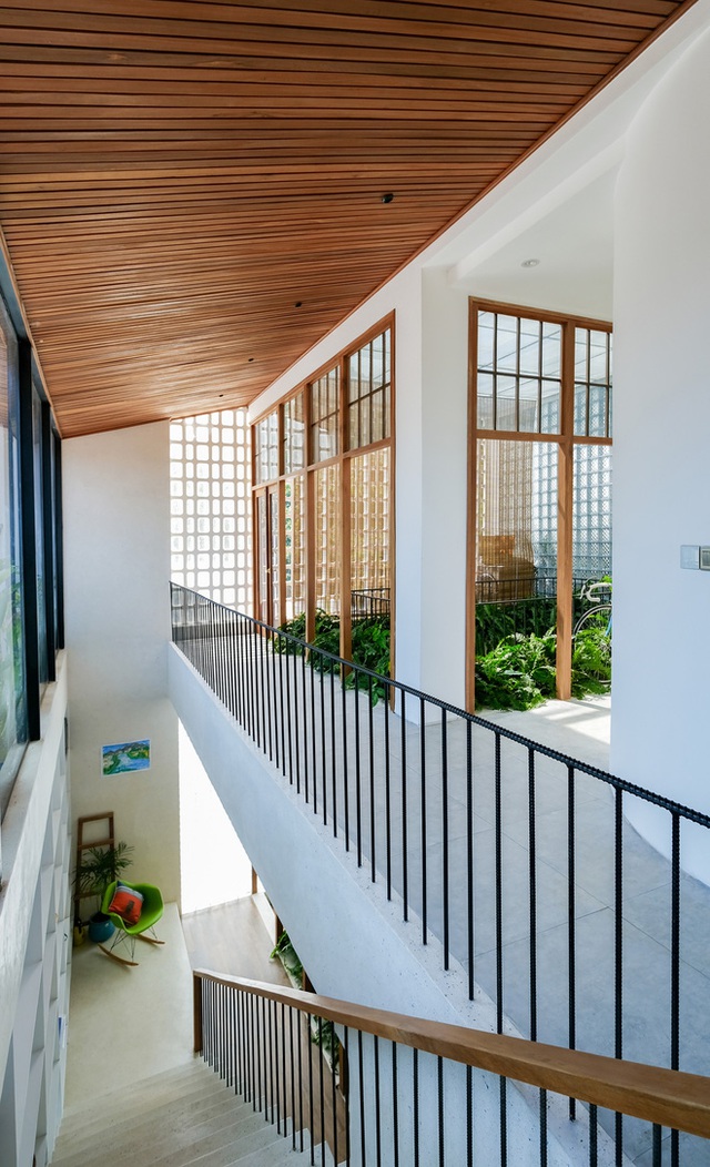  Nhà ven sông siêu chill với kiến trúc nhiệt đới, mê nhất là khu giếng trời xanh mát đến lịm người  - Ảnh 9.