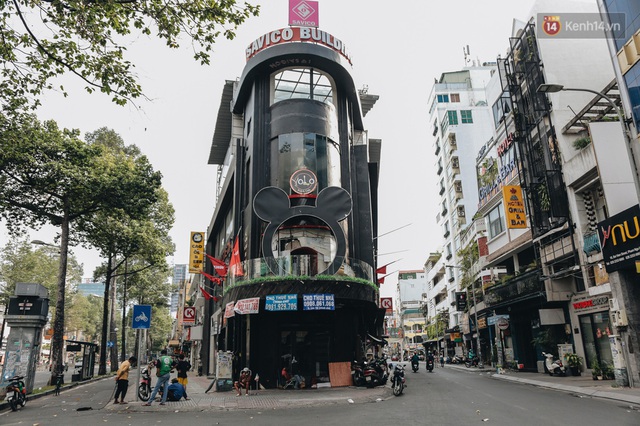  Mặt bằng nhà phố trung tâm Sài Gòn “kiệt sức” vì Covid-19: Chi chít bảng cho thuê nhưng chẳng ai ngó ngàng - Ảnh 1.