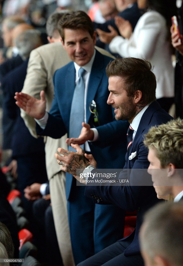 Tổ hợp nhan sắc thần kỳ David Beckham - Tom Cruise gây bão khi đổ bộ Chung kết Euro 2020 - Ảnh 4.