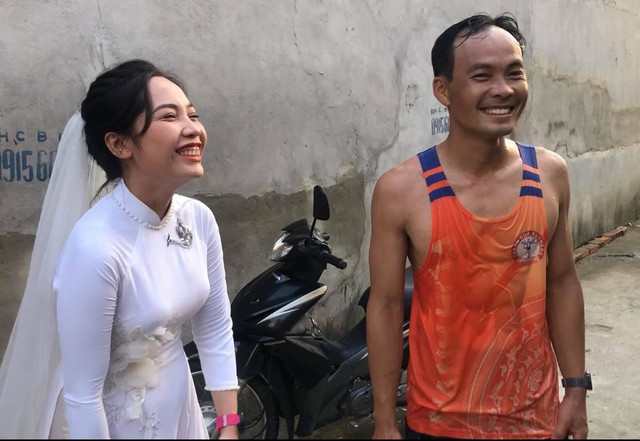 Dậy từ hơn 4h sáng, chú rể chạy bộ 19km đi đón dâu - Ảnh 1.