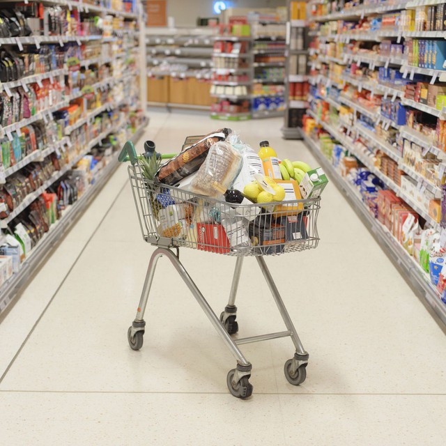 Hàng loạt siêu thị tích trữ thực phẩm, mua vào bất chấp, thế giới có nguy cơ sắp trải qua đợt tăng giá lương thực chưa từng có - Ảnh 3.