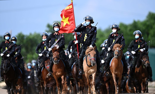  CSCĐ Kỵ binh: Sau hơn một năm huấn luyện, từ ngựa hoang đến những màn vượt rào, bổ nhào, phi nước đại bắn súng đỉnh cao - Ảnh 30.