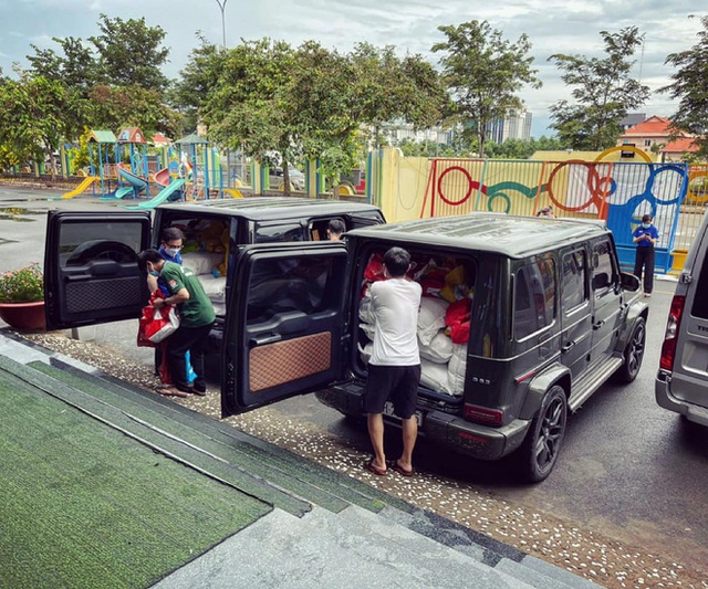  Chuyện hiếm thấy tại Việt Nam: Đại gia 9x lái siêu xe Mẹc đi ship gạo, nước mắm - Ảnh 4.