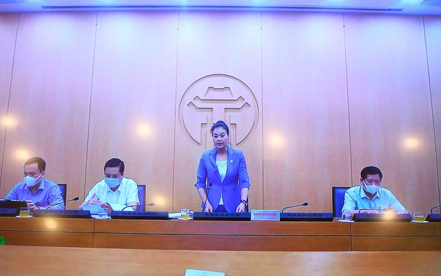 Giám đốc Sở LĐTB&XH Hà Nội Bạch Liên Hương báo cáo về tình hình triển khai Nghị quyết 68.