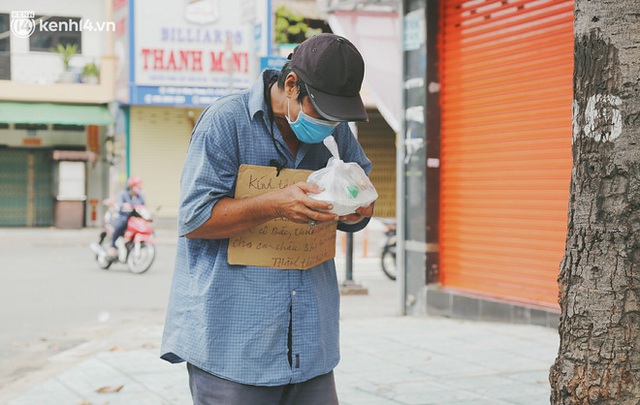  Chuyện ấm lòng khi Sài Gòn giãn cách: Hội chị em miệt mài nấu hàng trăm phần cơm, đi khắp nơi để tặng cho người khó khăn - Ảnh 16.