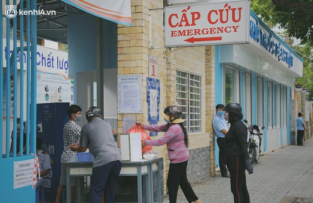 Chuyện ấm lòng khi Sài Gòn giãn cách: Hội chị em miệt mài nấu hàng trăm phần cơm, đi khắp nơi để tặng cho người khó khăn - Ảnh 18. Chuyện ấm lòng khi Sài Gòn giãn cách: Hội chị em miệt mài nấu hàng trăm phần cơm, đi khắp nơi để tặng cho người khó khăn - Ảnh 18.