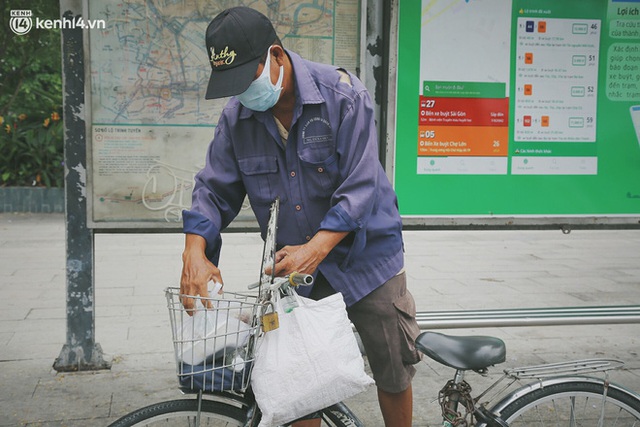  Chuyện ấm lòng khi Sài Gòn giãn cách: Hội chị em miệt mài nấu hàng trăm phần cơm, đi khắp nơi để tặng cho người khó khăn - Ảnh 25.