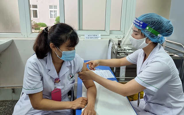  Nhận đặt tiêm vắc xin Covid-19 dịch vụ giá 1,5 triệu đồng/liều, BV Hạnh Phúc - An Giang bị phạt 50 triệu đồng - Ảnh 1.