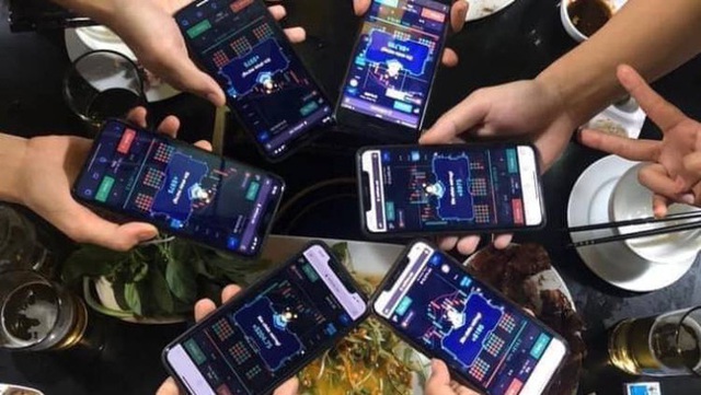 Tìm tình trên mạng, các cô gái rơi vào bẫy lùa gà của chuyên gia tài chính: Mờ mắt vì Mercedes hàng hiệu đến suýt tán gia bại sản vì lỡ đụng đến hàng penny - Ảnh 2. Tìm tình trên mạng, các cô gái rơi vào bẫy lùa gà của chuyên gia tài chính: Mờ mắt vì Mercedes hàng hiệu đến suýt tán gia bại sản vì lỡ đụng đến hàng penny - Ảnh 2.