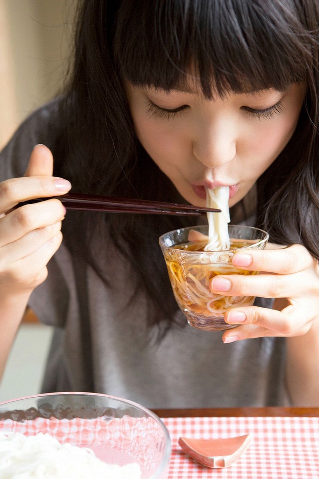 3 thói quen ăn uống của người Nhật giúp tỷ lệ béo phì ở quốc gia này chỉ là 3%, đáng ngạc nhiên nhất là cái số 3 đi ngược lại những gì chúng ta vốn tưởng - Ảnh 3.