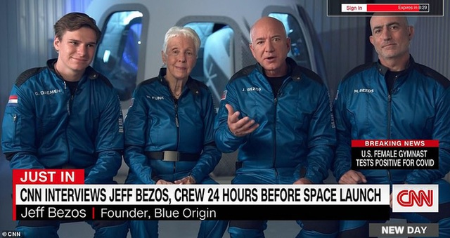 Jeff Bezos trả lời độc quyền CNN trước chuyến bay lên vũ trụ tối nay: Bạn bè khuyên tôi ĐỪNG ĐI! - Ảnh 1.