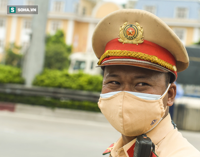  Kiểm soát 100% người và phương tiện vào Hà Nội, xe ùn tắc gần 3km tại trạm thu phí Pháp Vân - Cầu Giẽ - Ảnh 4.