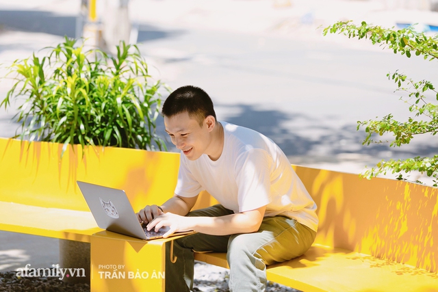  3 chàng trai mở tiệm nước mía lạ nhất Sài Gòn, ai đi qua cũng trầm trồ đẹp như khu vui chơi!  - Ảnh 8.