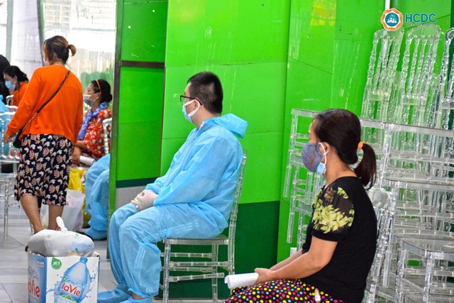  Bệnh viện dã chiến ở Thuận Kiều Plaza chính thức tiếp nhận, điều trị bệnh nhân Covid-19 - Ảnh 6.