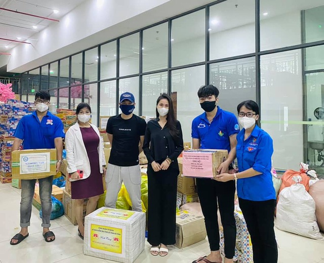 Thuỷ Tiên bị tố “nhận vơ” cả trăm tấn lương thực người dân Hà Tĩnh tiếp tế cho Sài Gòn, Công Vinh bức xúc lên tiếng phân trần - Ảnh 8. Thuỷ Tiên bị tố “nhận vơ” cả trăm tấn lương thực người dân Hà Tĩnh tiếp tế cho Sài Gòn, Công Vinh bức xúc lên tiếng phân trần - Ảnh 8.