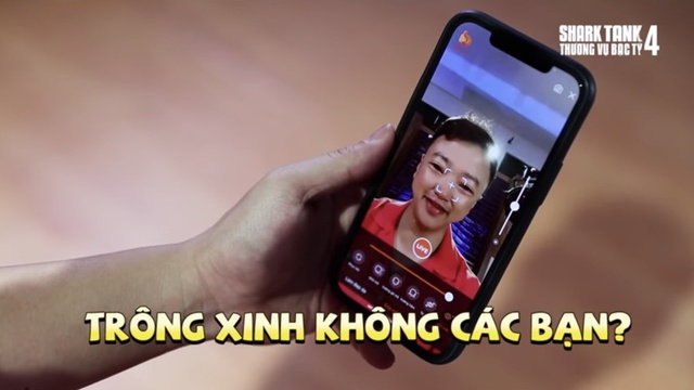 Shark Bình lần đầu lộ... mặt mộc trước hàng nghìn người - Ảnh 4. Shark Bình lần đầu lộ... mặt mộc trước hàng nghìn người - Ảnh 4.