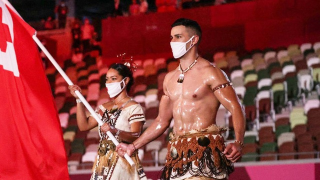 Chân dung VĐV ngực trần hot nhất Lễ khai mạc Olympic Tokyo 2020 khiến cộng đồng mạng bấn loạn - Ảnh 2.