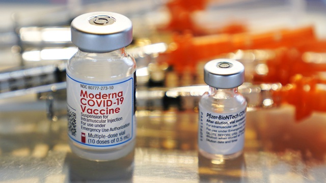 Pfizer vs Moderna: Cuộc đại chiến chẳng khác gì ‘Coca vs Pepsi’ trong mảng vaccine chống dịch Covid-19 - Ảnh 1.