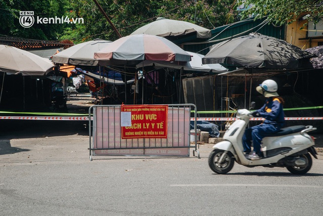  Hà Nội đóng cửa, phong toả chợ đầu mối phía Nam do một tiểu thương dương tính SARS-CoV-2 - Ảnh 2.