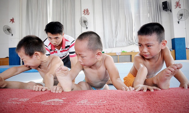 Giấc mơ vô địch Olympic của những đứa trẻ ở lò đào tạo thể thao Trung Quốc: Đánh đổi tuổi thơ bằng máu, mồ hôi và nước mắt  - Ảnh 5.