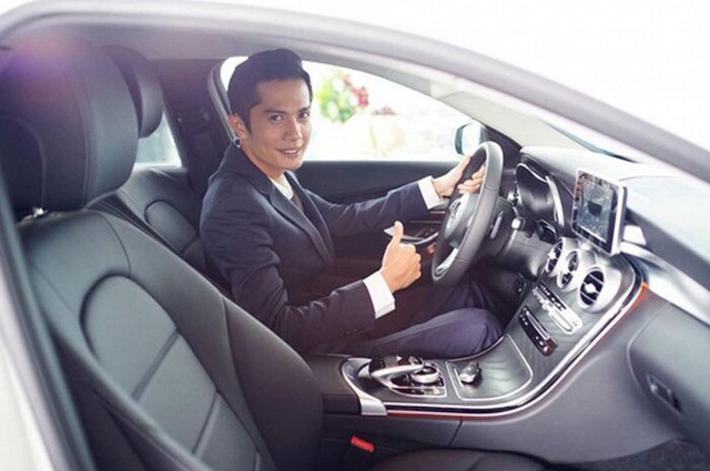 Nhóm hài giàu nhất Việt Nam: Người sắm Mercedes C Class 2018 tiền tỷ, vung tay chi trăm triệu kỉ niệm 3 tháng yêu đương, người mua Mercedes E250 sang trọng - Ảnh 3. Nhóm hài giàu nhất Việt Nam: Người sắm Mercedes C Class 2018 tiền tỷ, vung tay chi trăm triệu kỉ niệm 3 tháng yêu đương, người mua Mercedes E250 sang trọng - Ảnh 3.