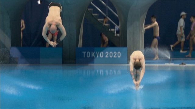     Xuất hiện cú nhảy thảm họa nhất Olympic 2020: Đổ xăng bằng bụng, tỷ số đều là 0 - Ảnh 2.