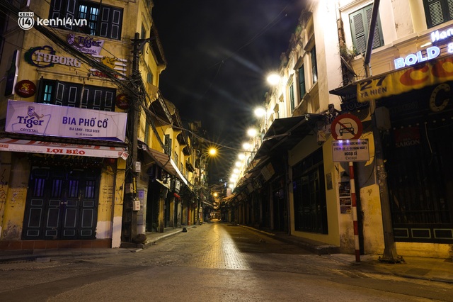  Ảnh: Đêm Hà Nội vắng hơn Tết, đường phố không một bóng người trong những ngày giãn cách xã hội - Ảnh 17.