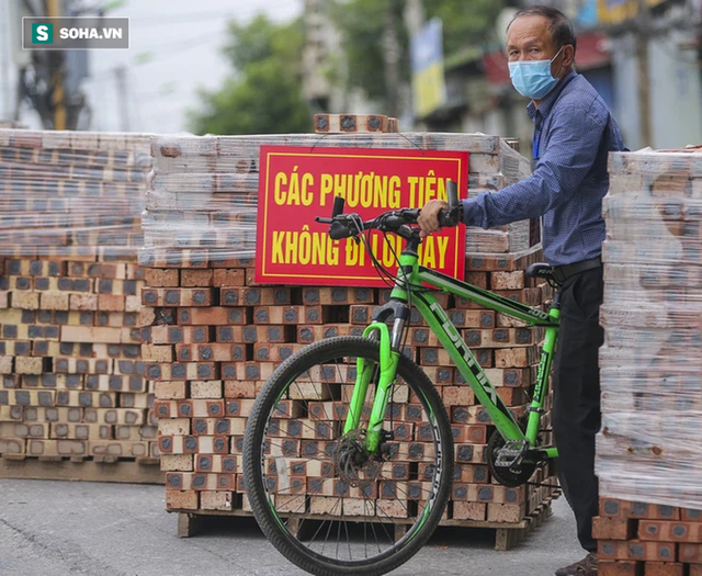  Hà Nội: Dùng thùng container, xe tải, 20.000 viên gạch để lập chốt chặn - Ảnh 5.