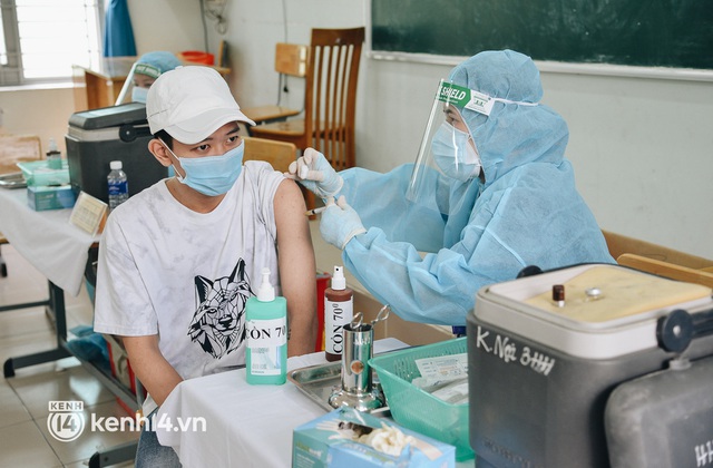 Thần tốc tiêm vaccine đại trà cho người dân ở TP.HCM - Ảnh 12.