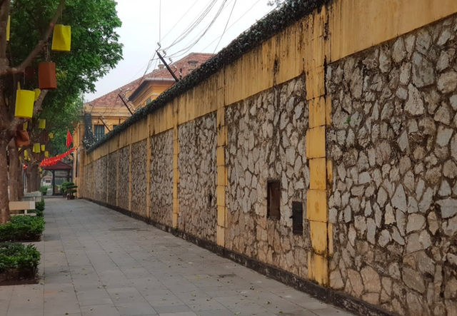 The story of Hoa Lo Prison: "Hell on earth" in the heart of Hanoi, after more than a century is still the scariest place in Southeast Asia - Photo 3.