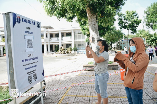 Thần tốc tiêm vaccine đại trà cho người dân ở TP.HCM - Ảnh 5.