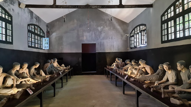 The story of Hoa Lo Prison: "Hell on earth" in the heart of Hanoi, after more than a century is still the scariest place in Southeast Asia - Photo 8.