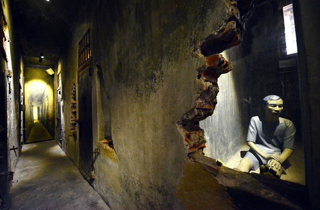 The story of Hoa Lo Prison: "Hell on earth" in the heart of Hanoi, after more than a century is still the scariest place in Southeast Asia - Photo 9.