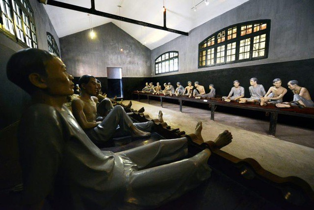 The story of Hoa Lo Prison: "Hell on Earth" in the heart of Hanoi, after more than a century is still the scariest place in Southeast Asia - Photo 10.