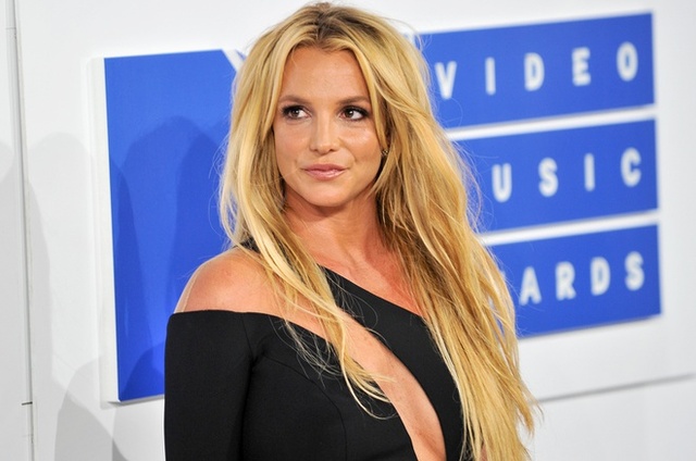  Bản điều tra lần đầu công bố loạt sự thật về quyền bảo hộ Britney Spears: Bị bố ruột chửi bới thậm tệ, muốn bên con nhưng bị áp giải như sát nhân  - Ảnh 3.