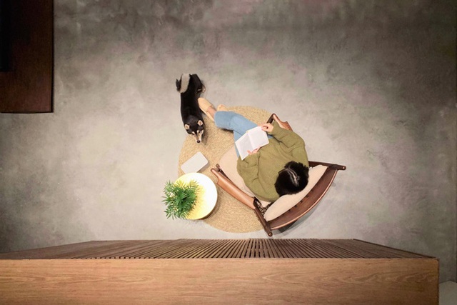  Vợ chồng 8X xây nhà 3,5 tỷ tại Long Biên: Bên ngoài là khối hộp cao 9m nhưng trong nhà lại ngập nắng chill bất ngờ - Ảnh 13.